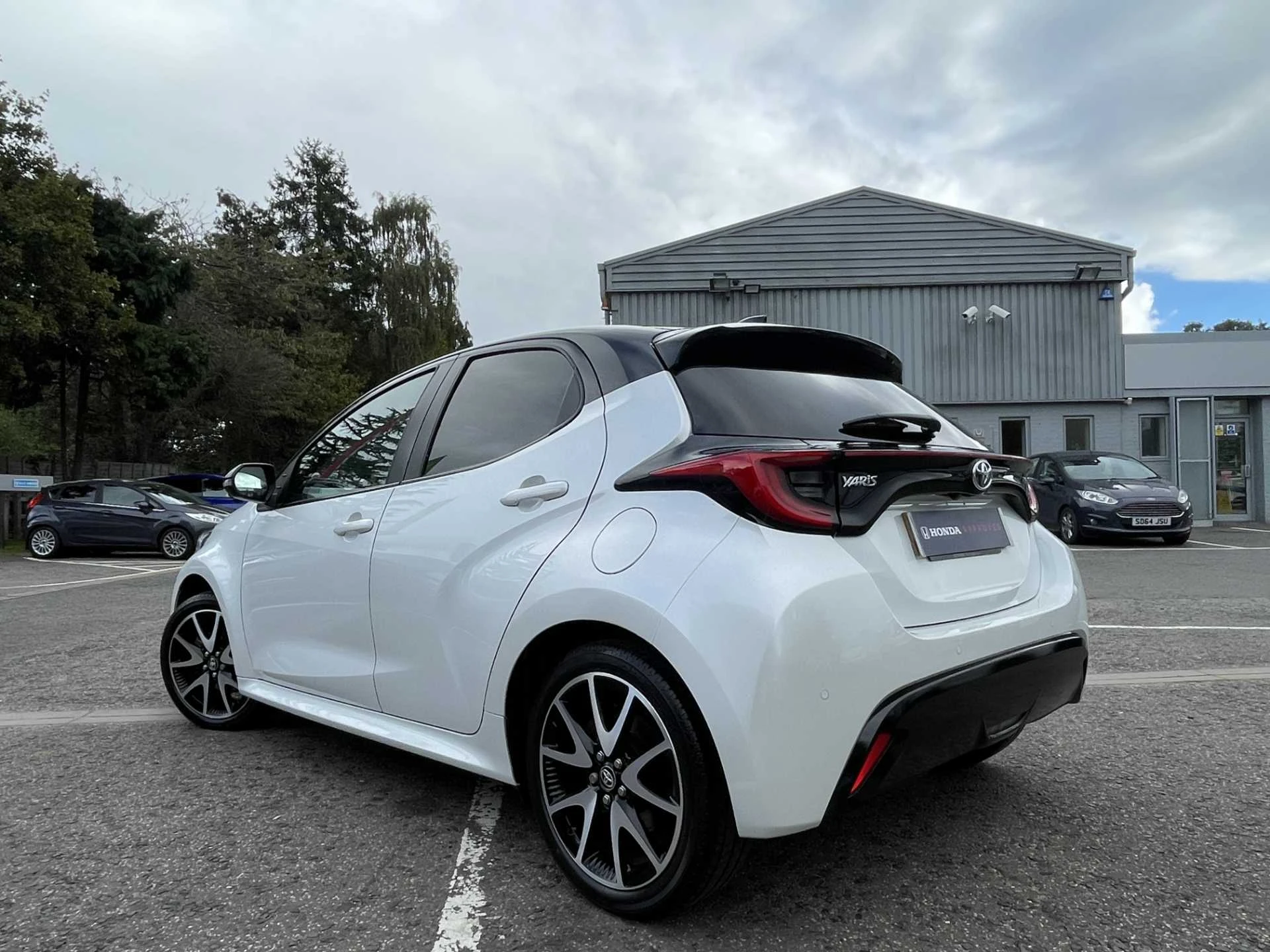 Vehicle image 3