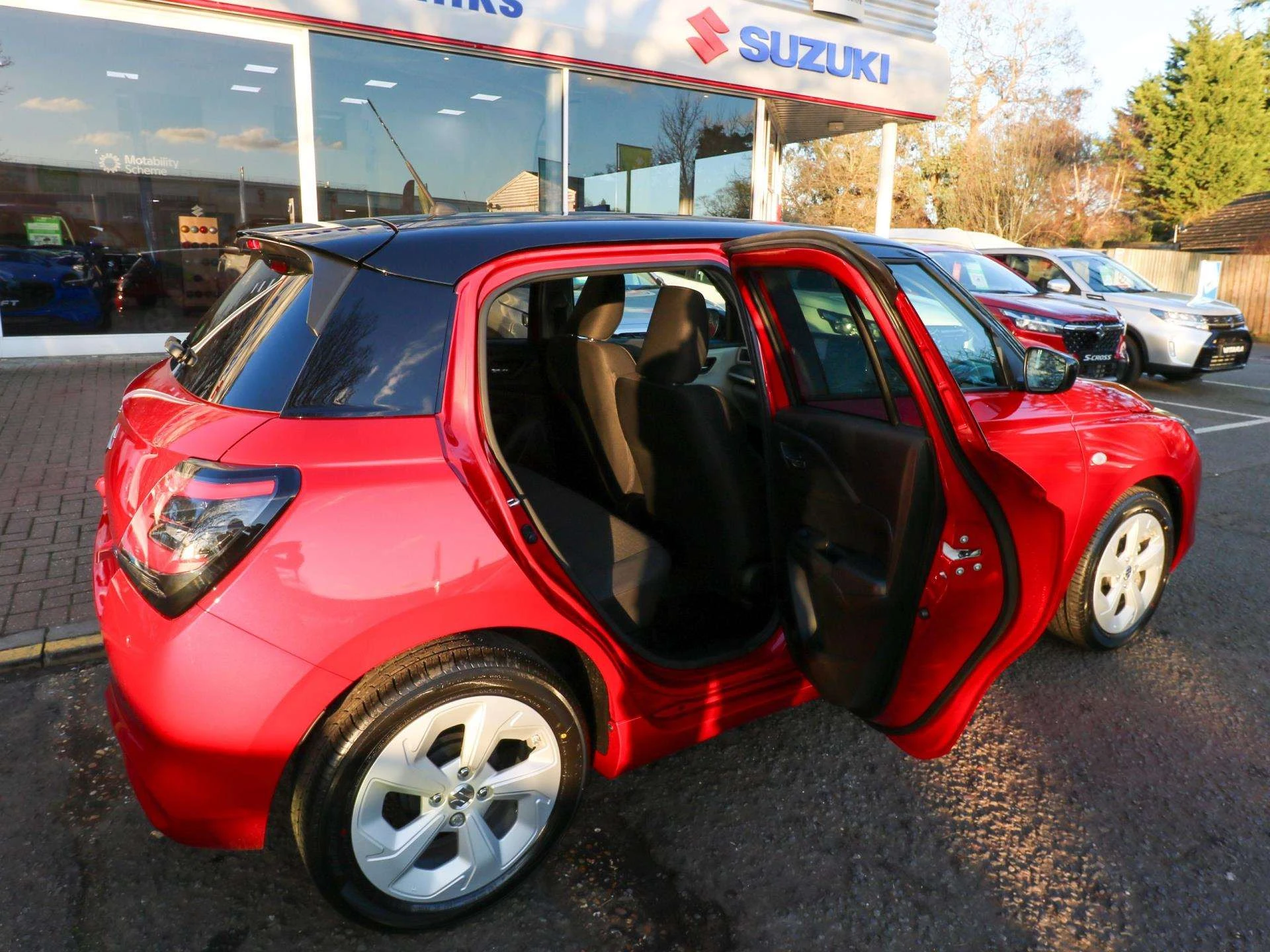 Vehicle image 4