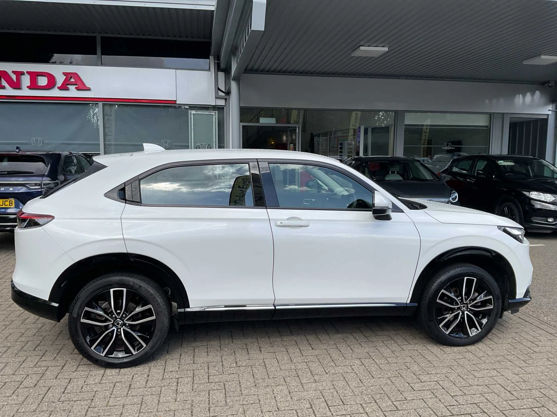 Vehicle image 5