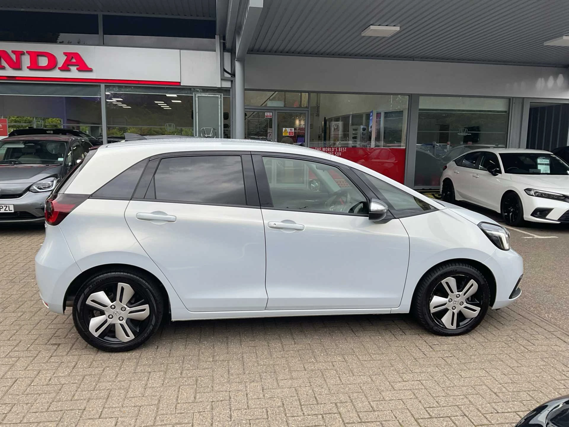 Vehicle image 5