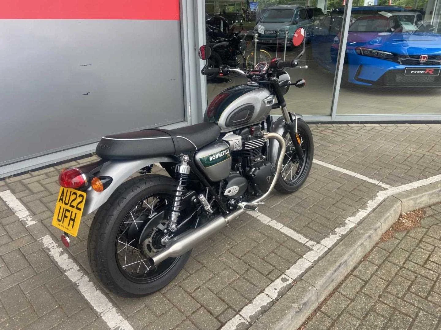 Vehicle image 7
