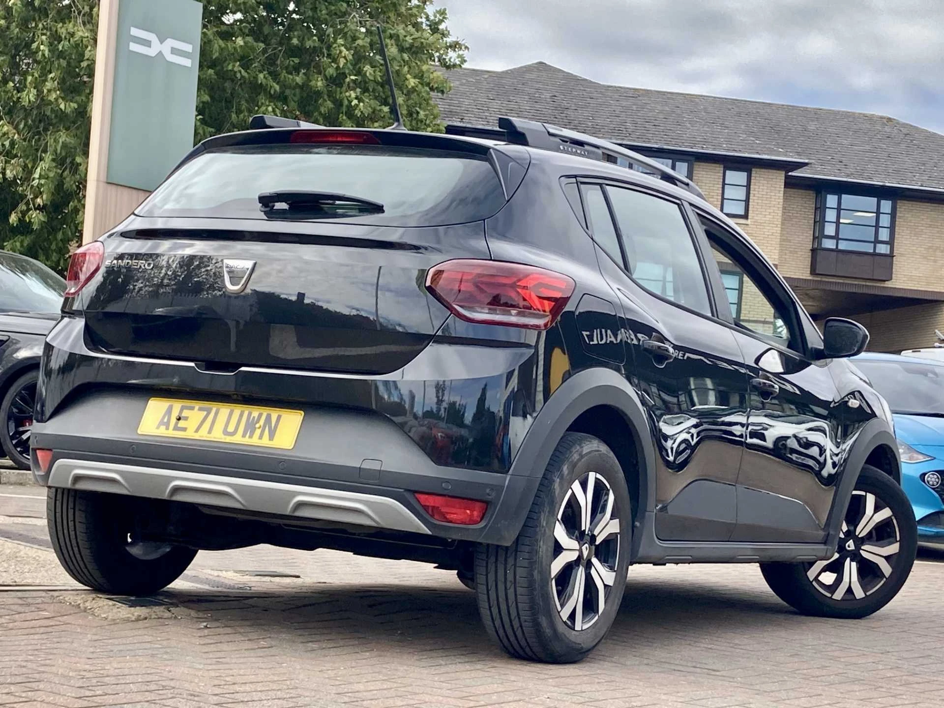 Vehicle image 7
