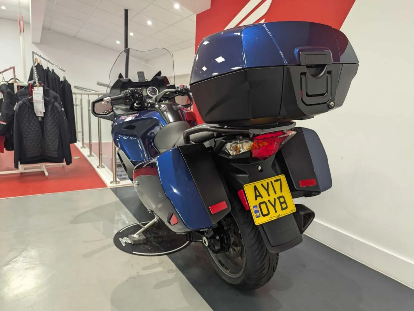 Vehicle image 5