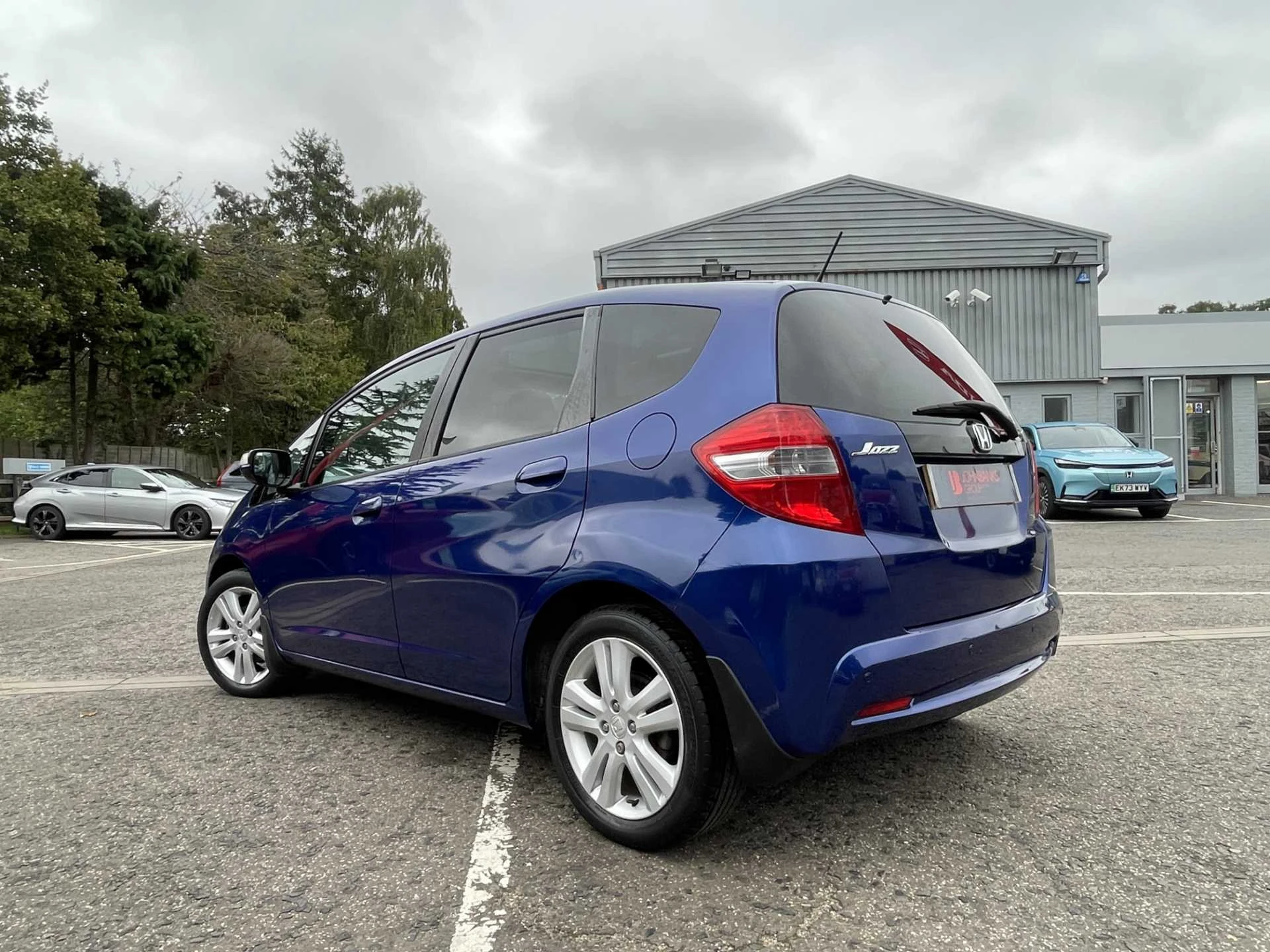 Vehicle image 3