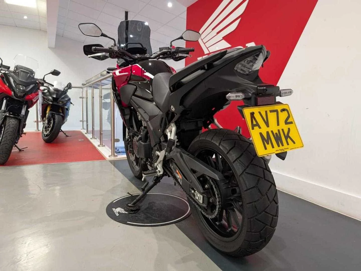 Vehicle image 5