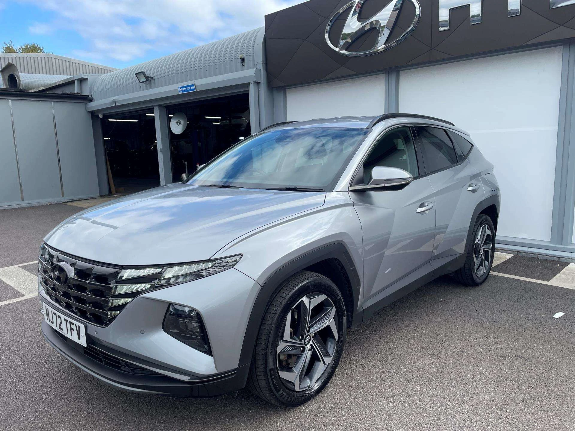 Vehicle image 6