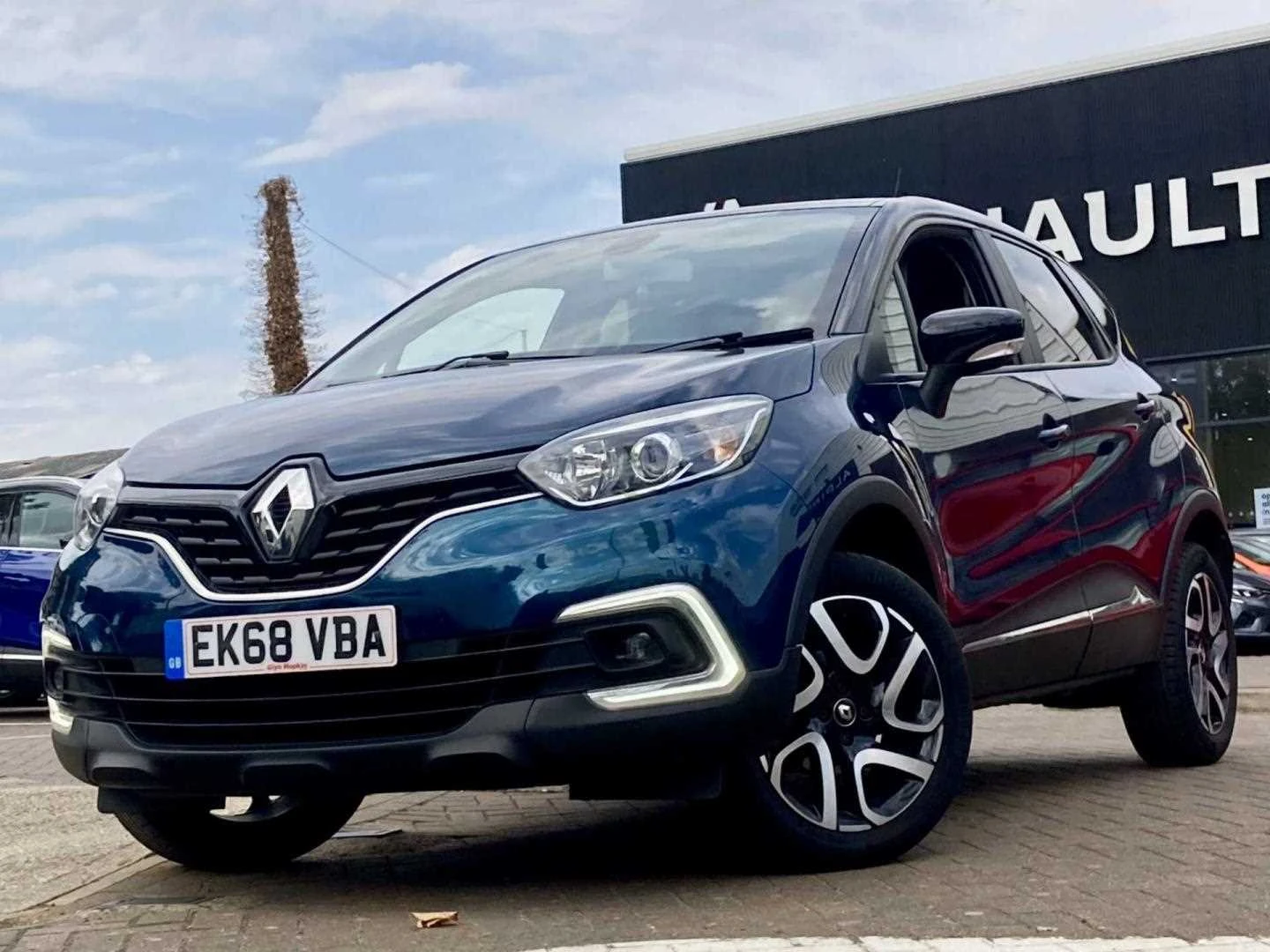 Vehicle image 5