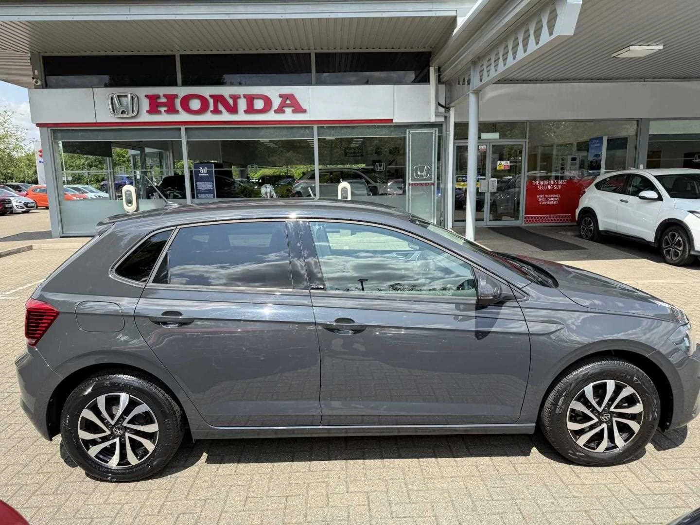 Vehicle image 5