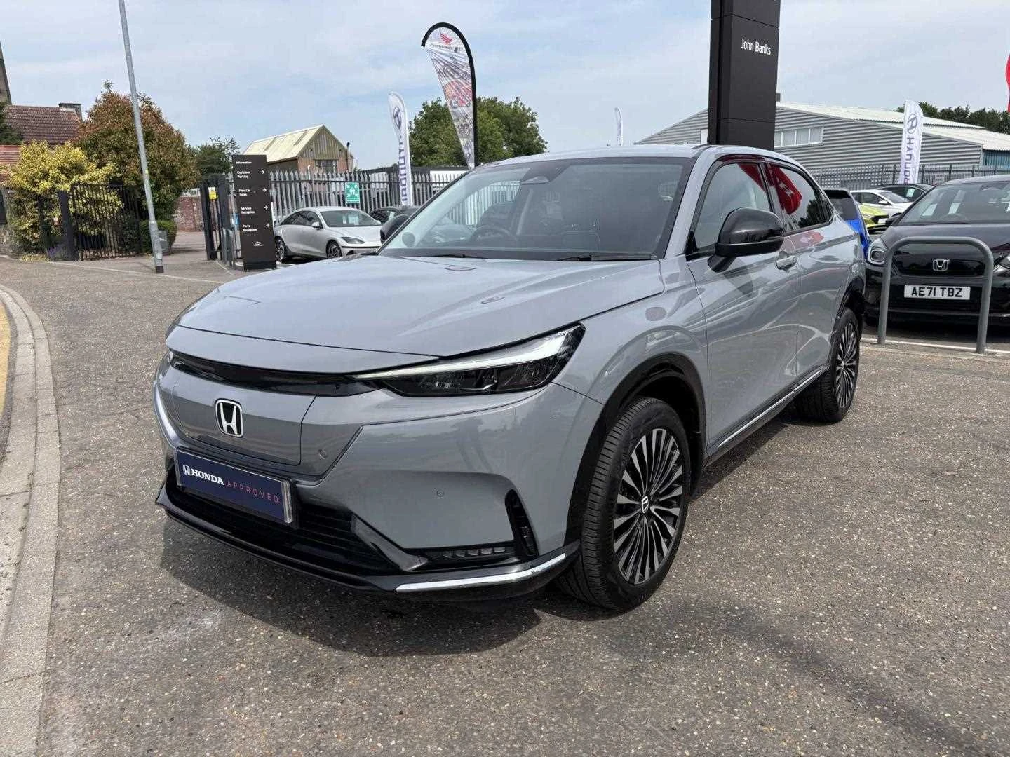 Vehicle image 6