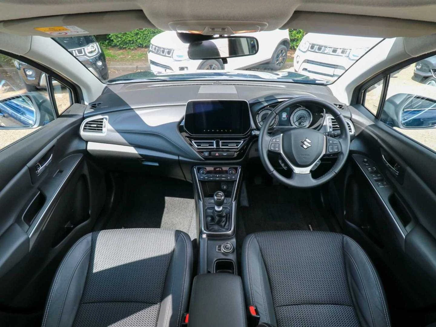 Vehicle image 4