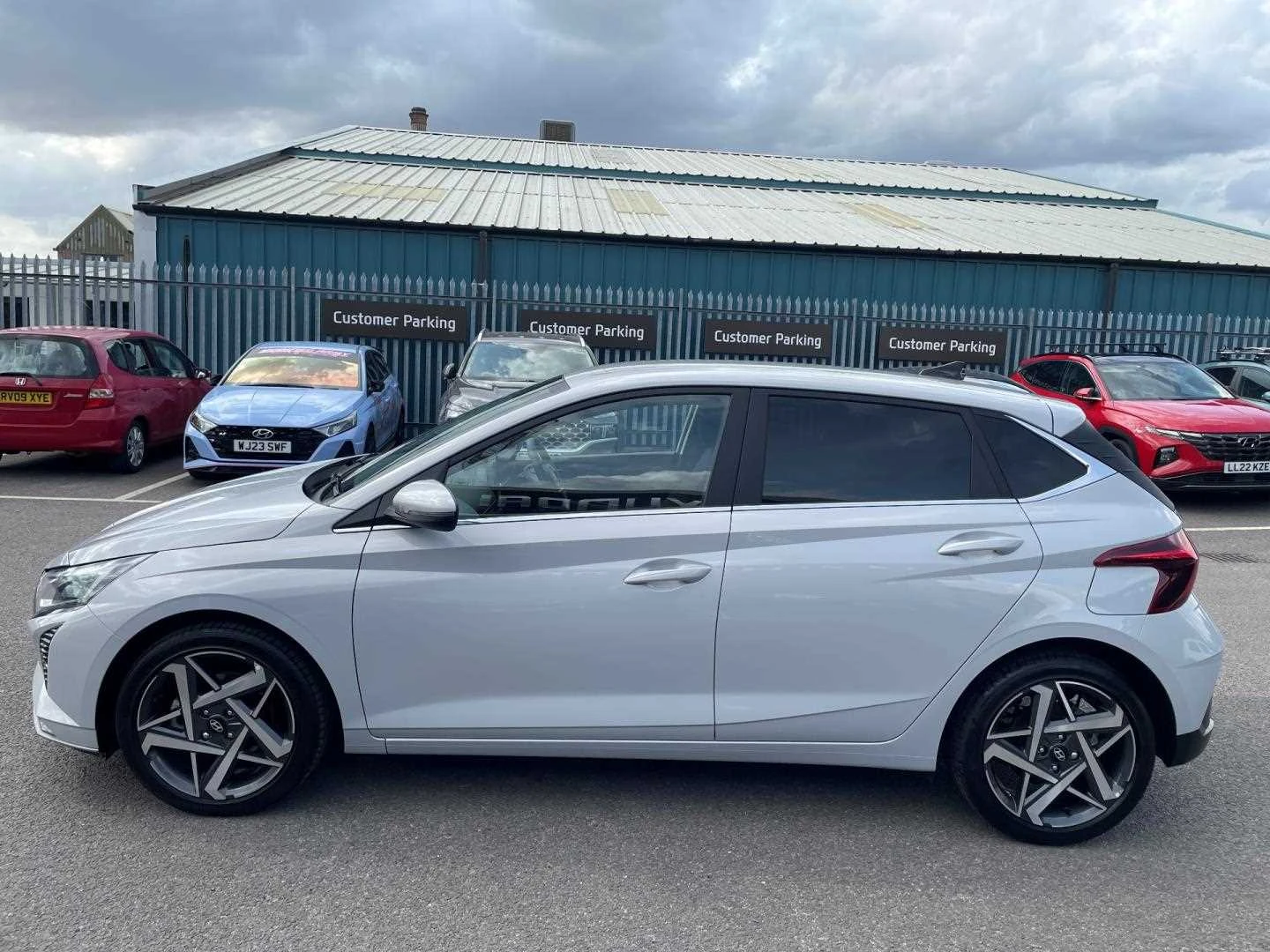 Vehicle image 5