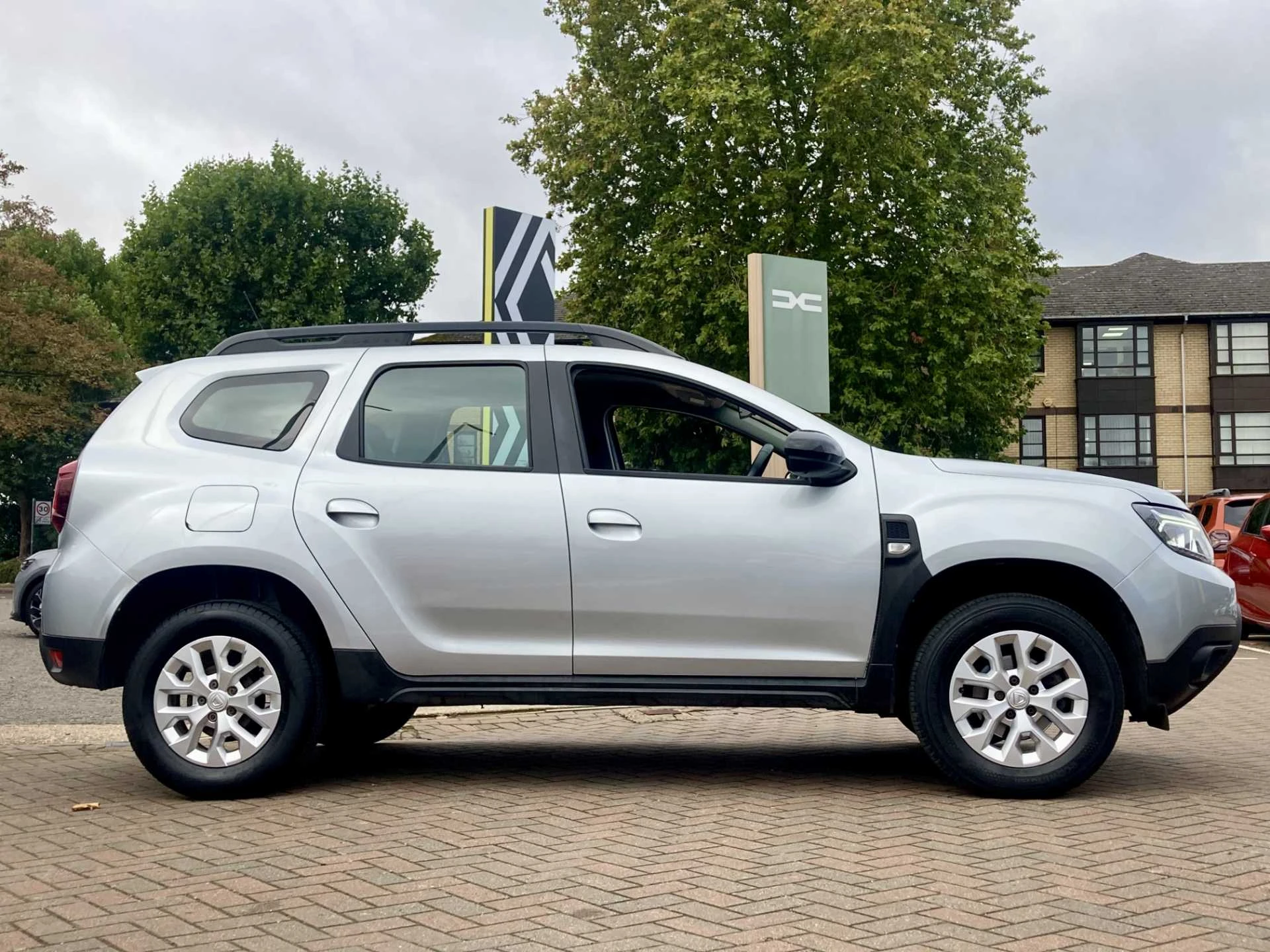 Vehicle image 7