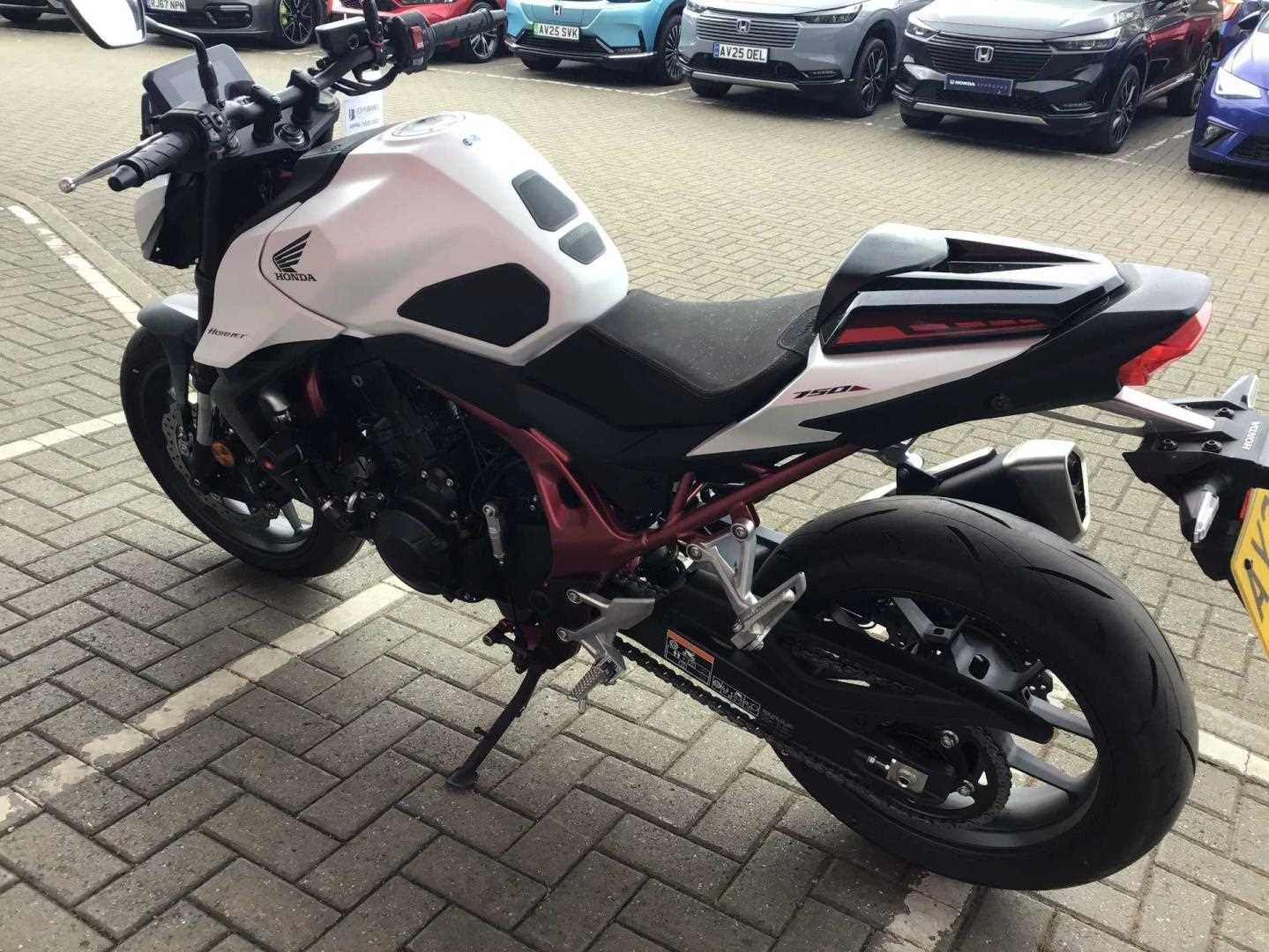 Vehicle image 7