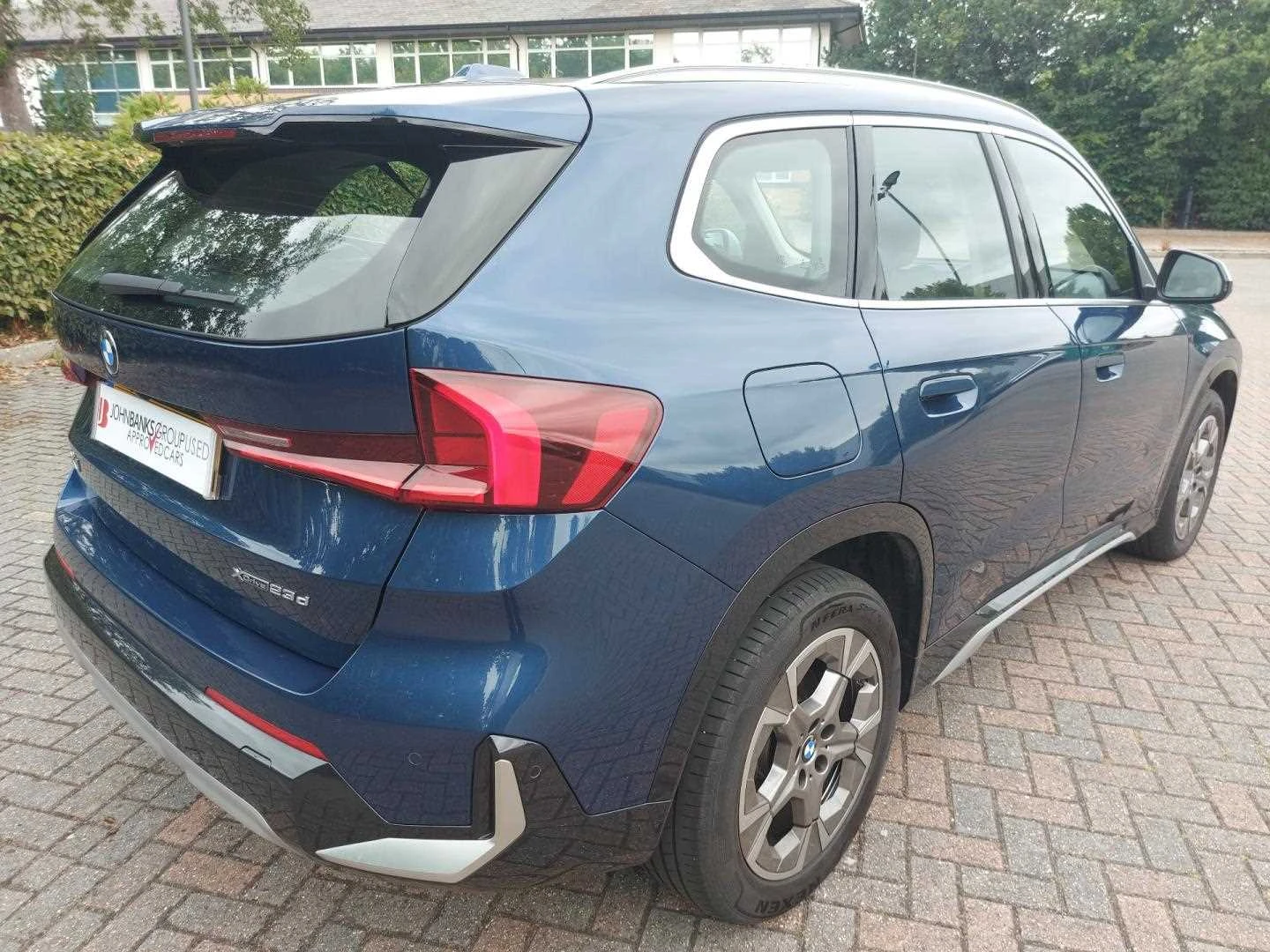 Vehicle image 7