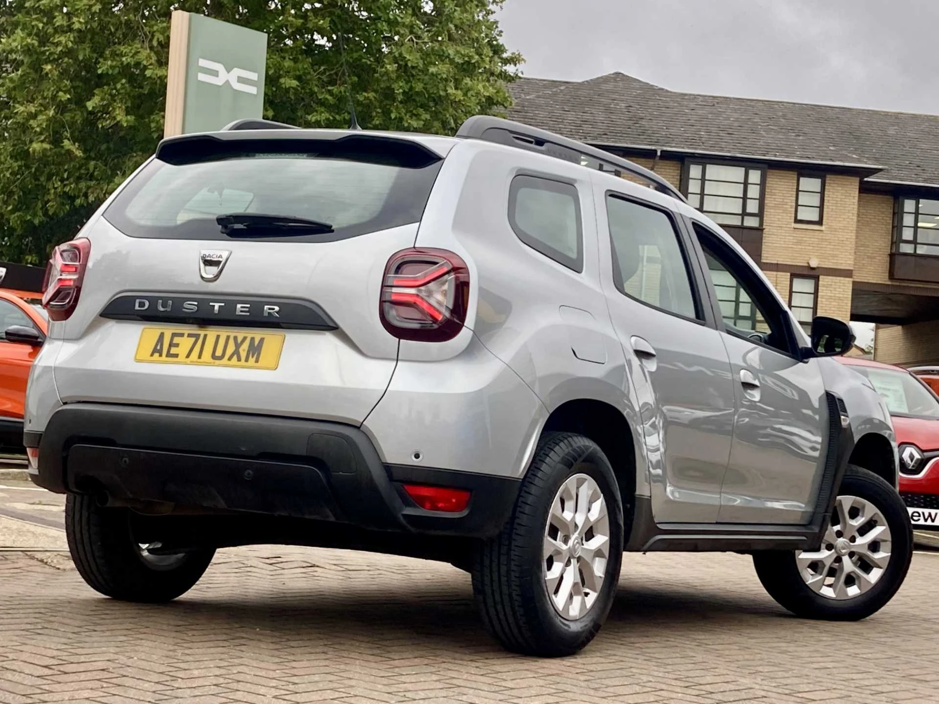 Vehicle image 6