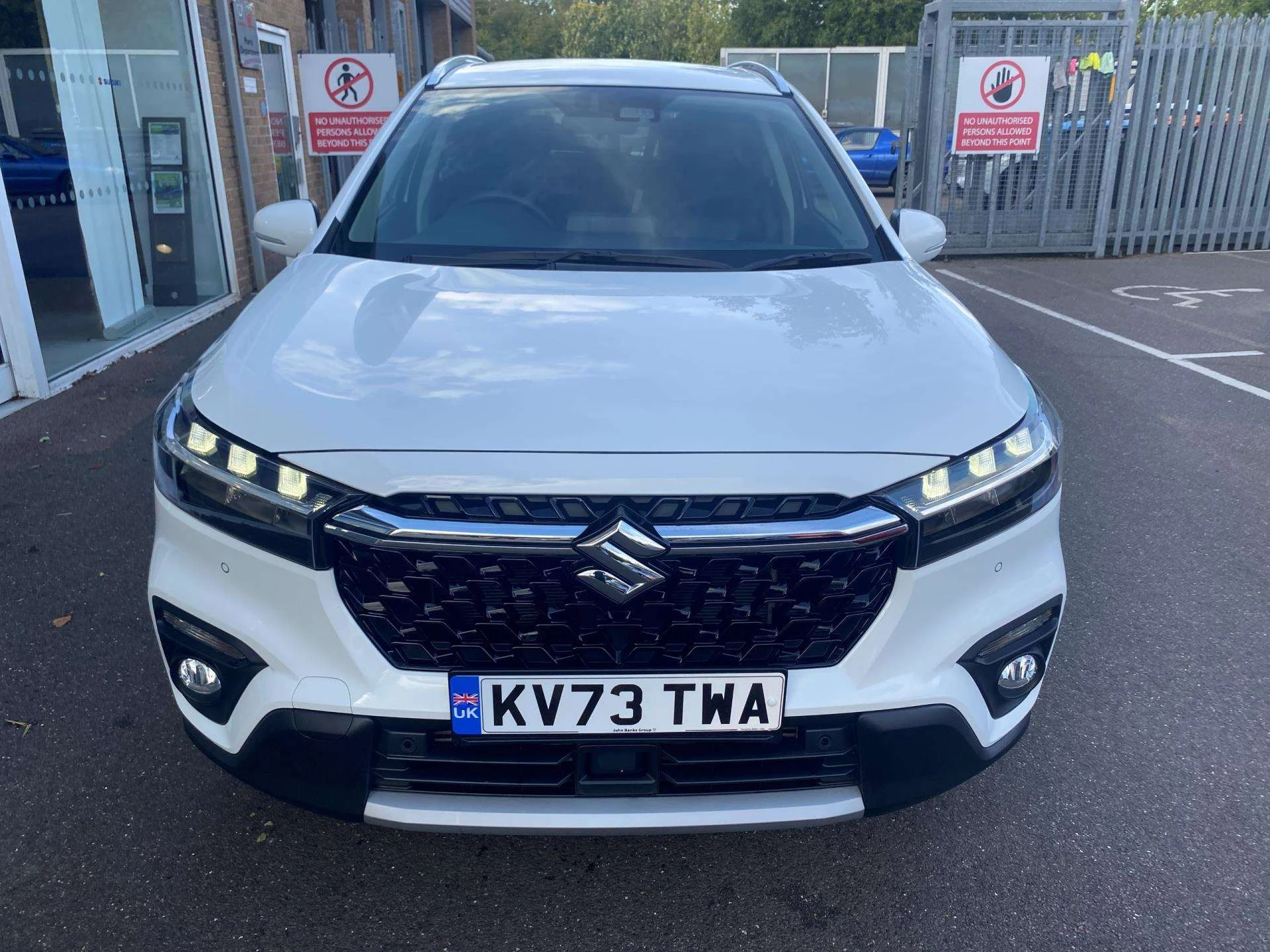 Vehicle image 4