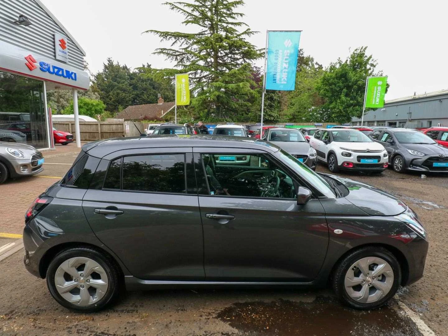 Vehicle image 5