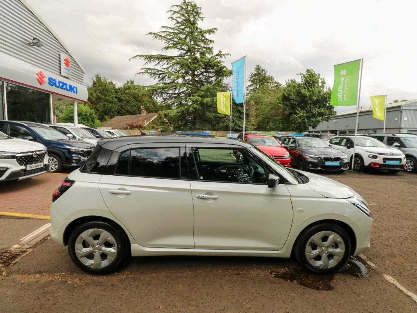 Vehicle image 5