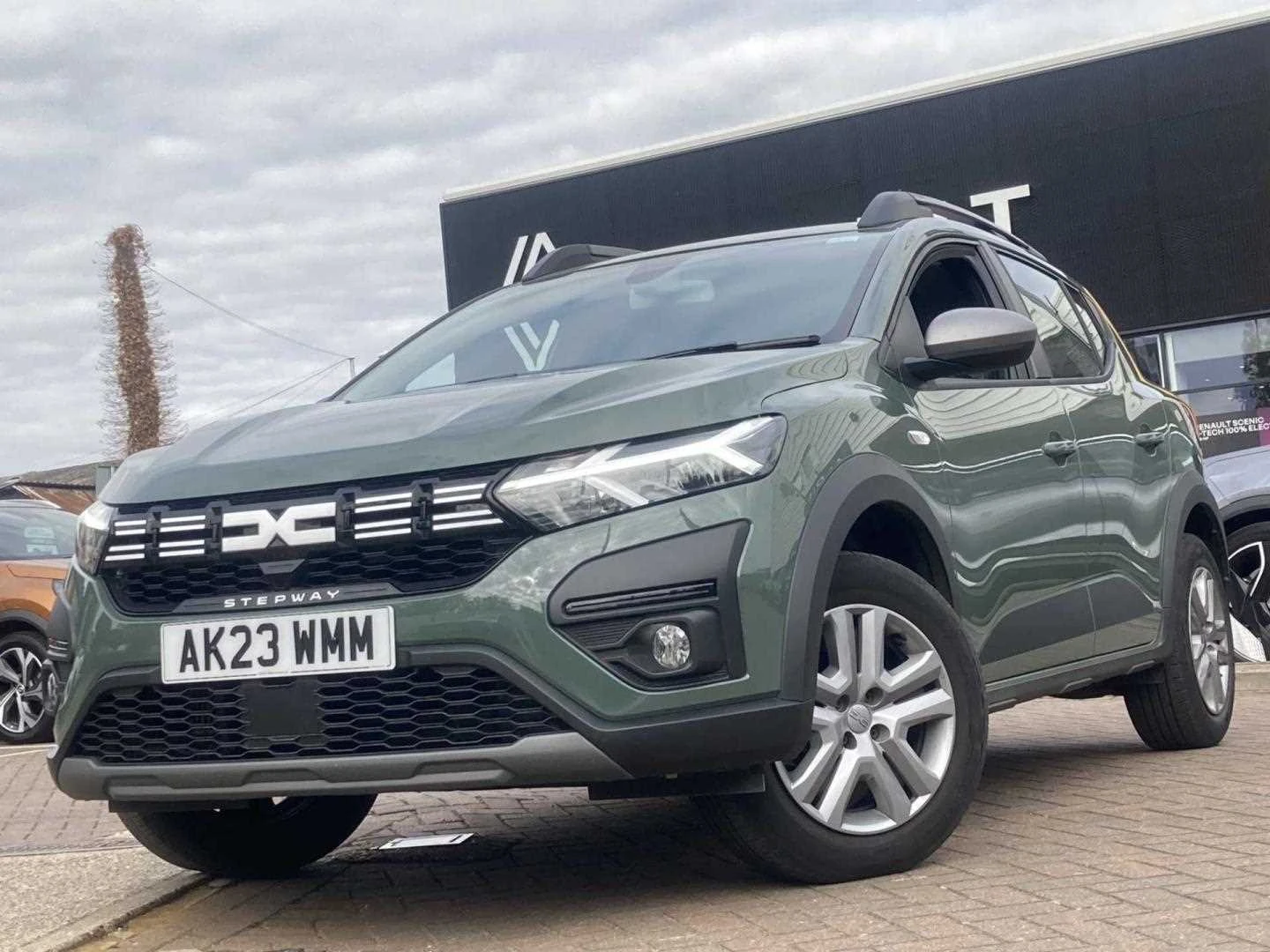 Vehicle image 5