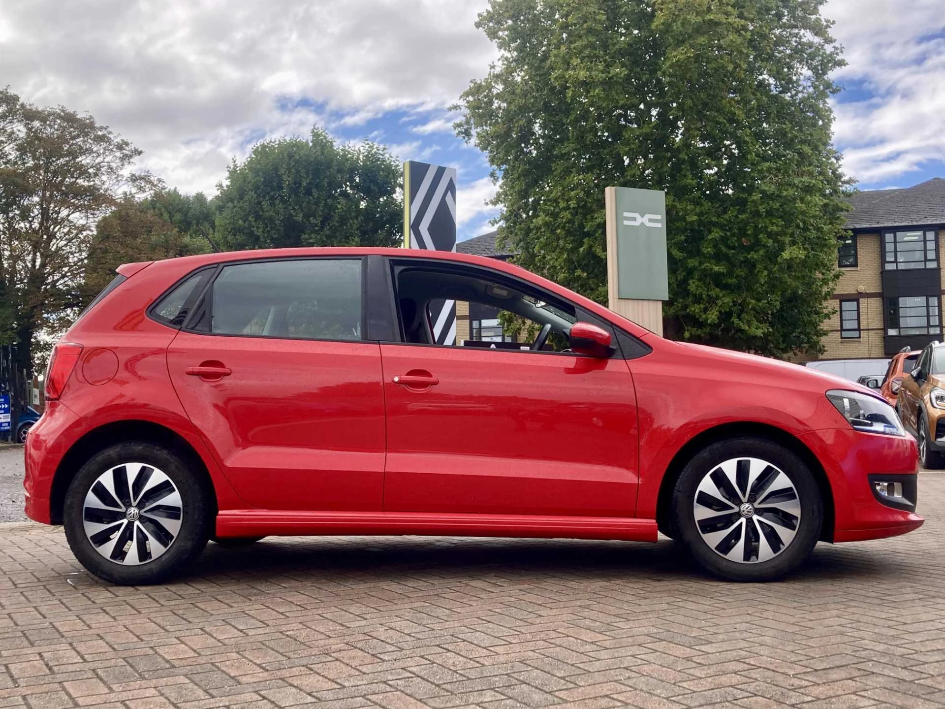 Vehicle image 7