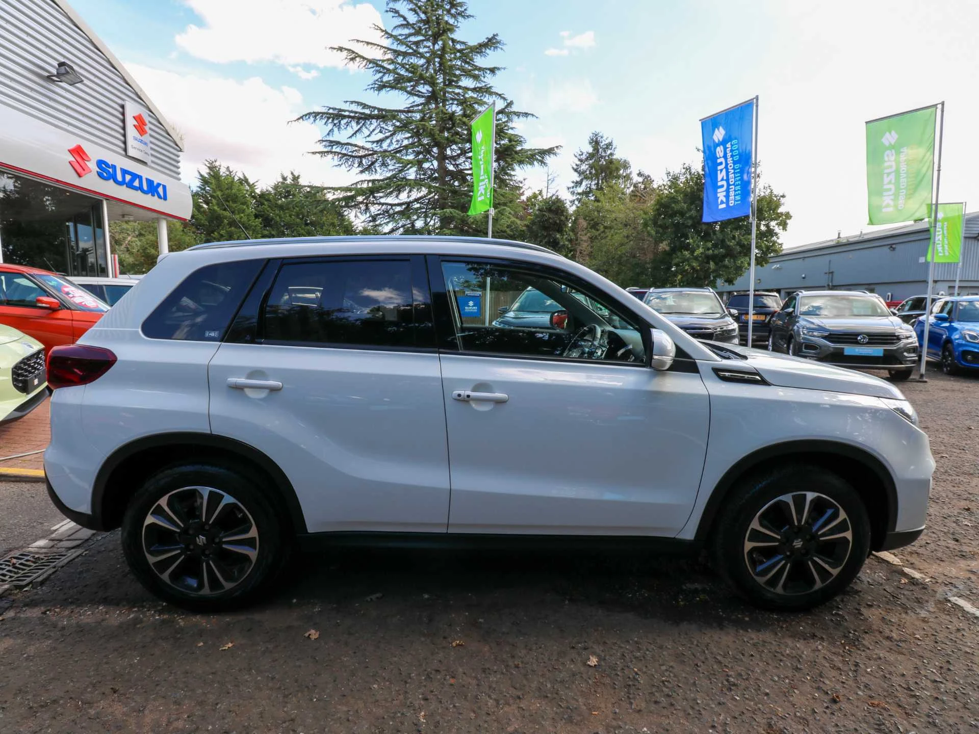 Vehicle image 5