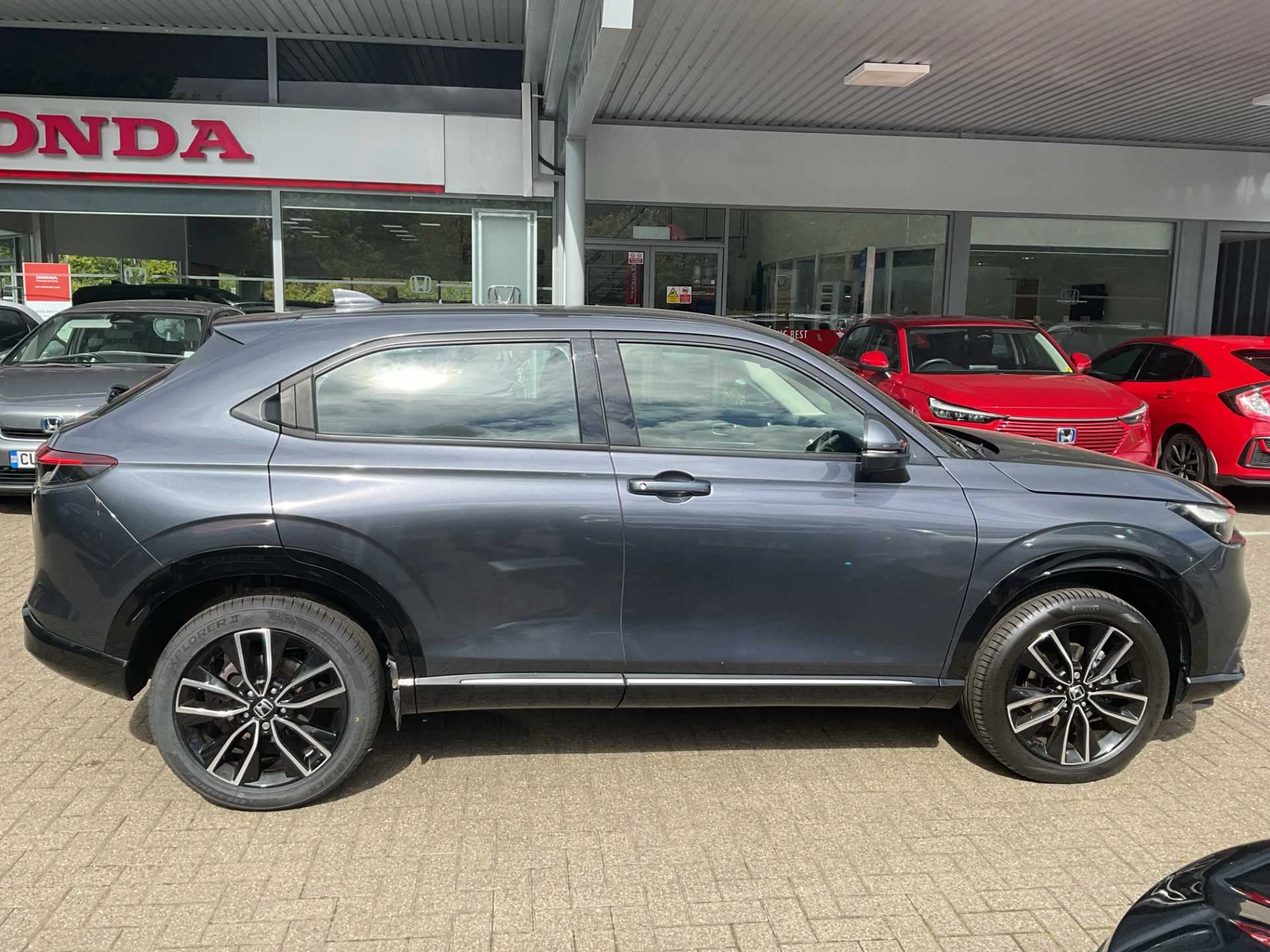 Vehicle image 5