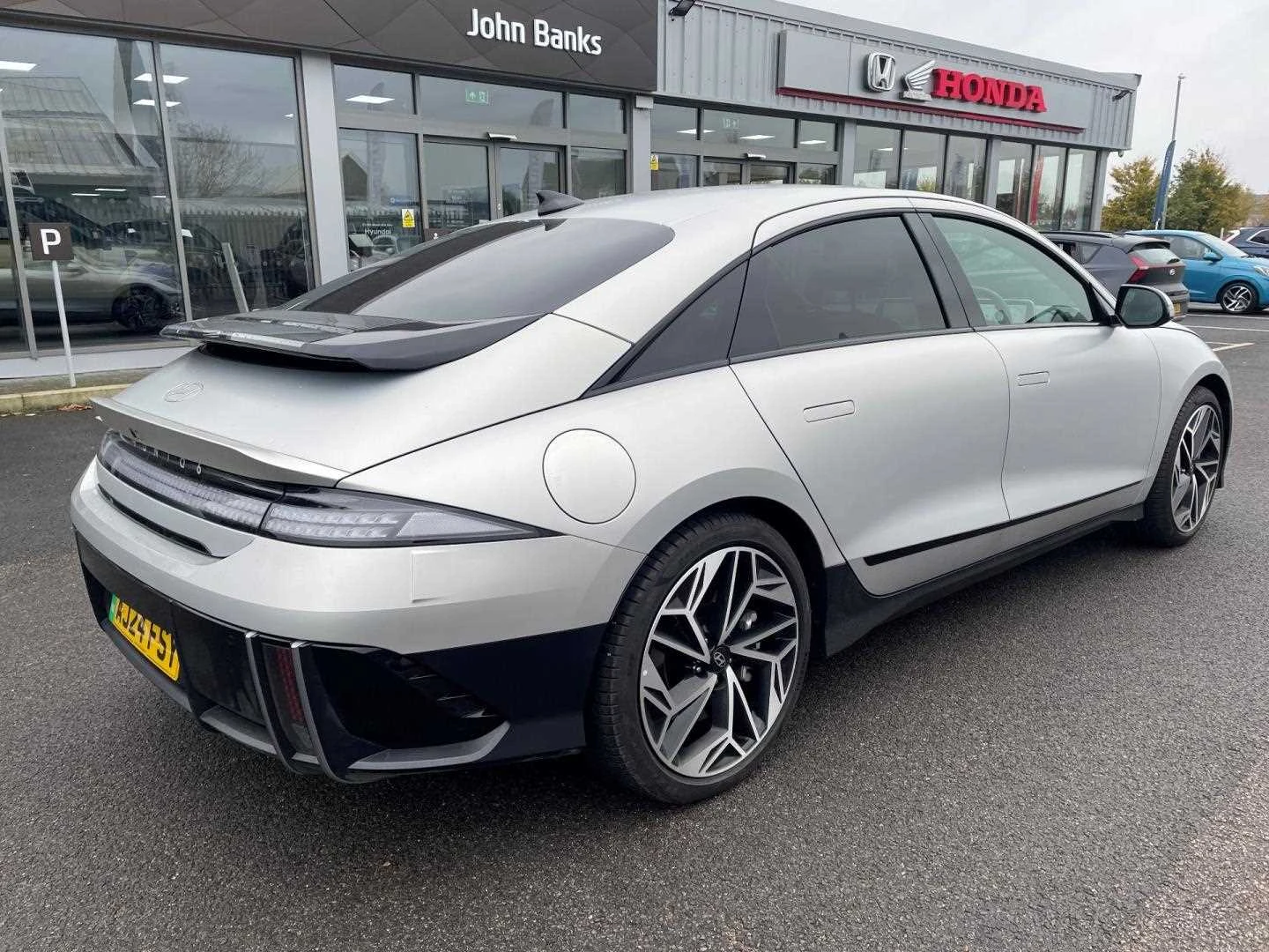 Vehicle image 5