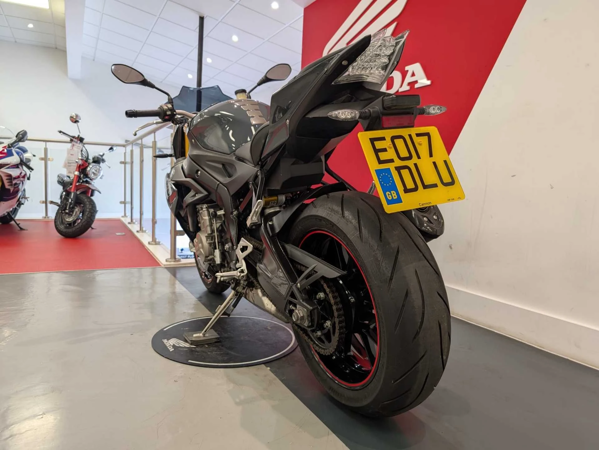 Vehicle image 4