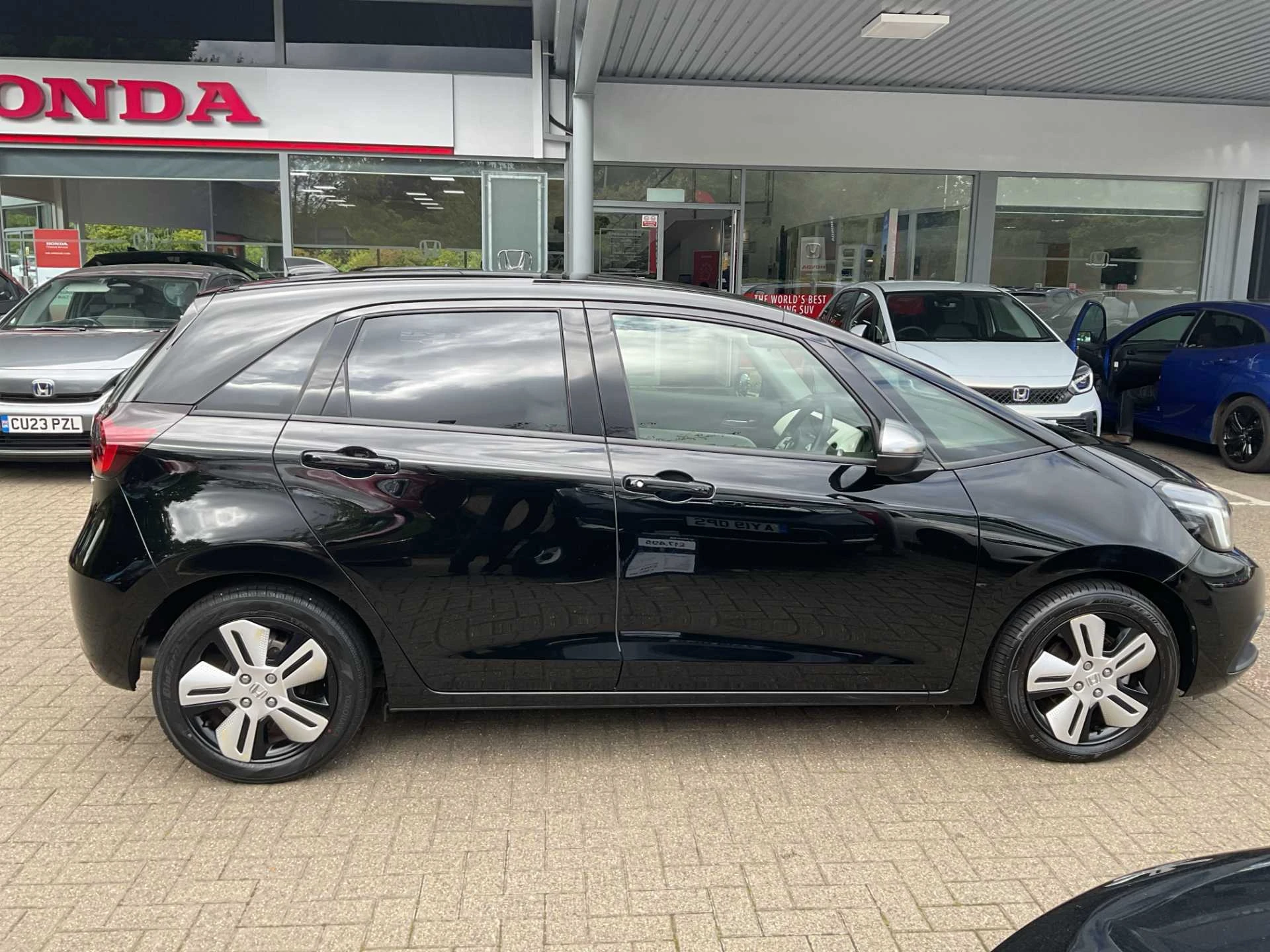 Vehicle image 5