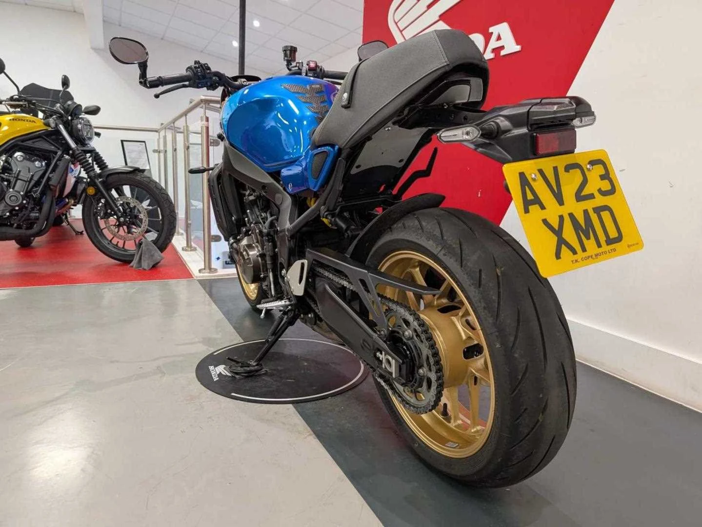Vehicle image 5