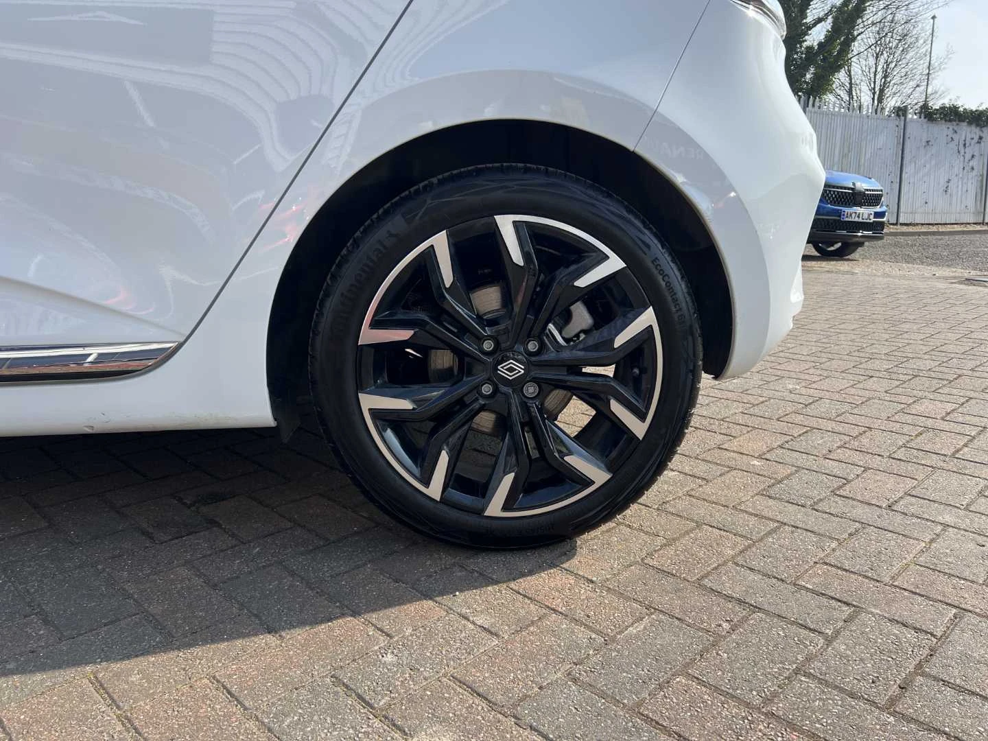 Vehicle image 7