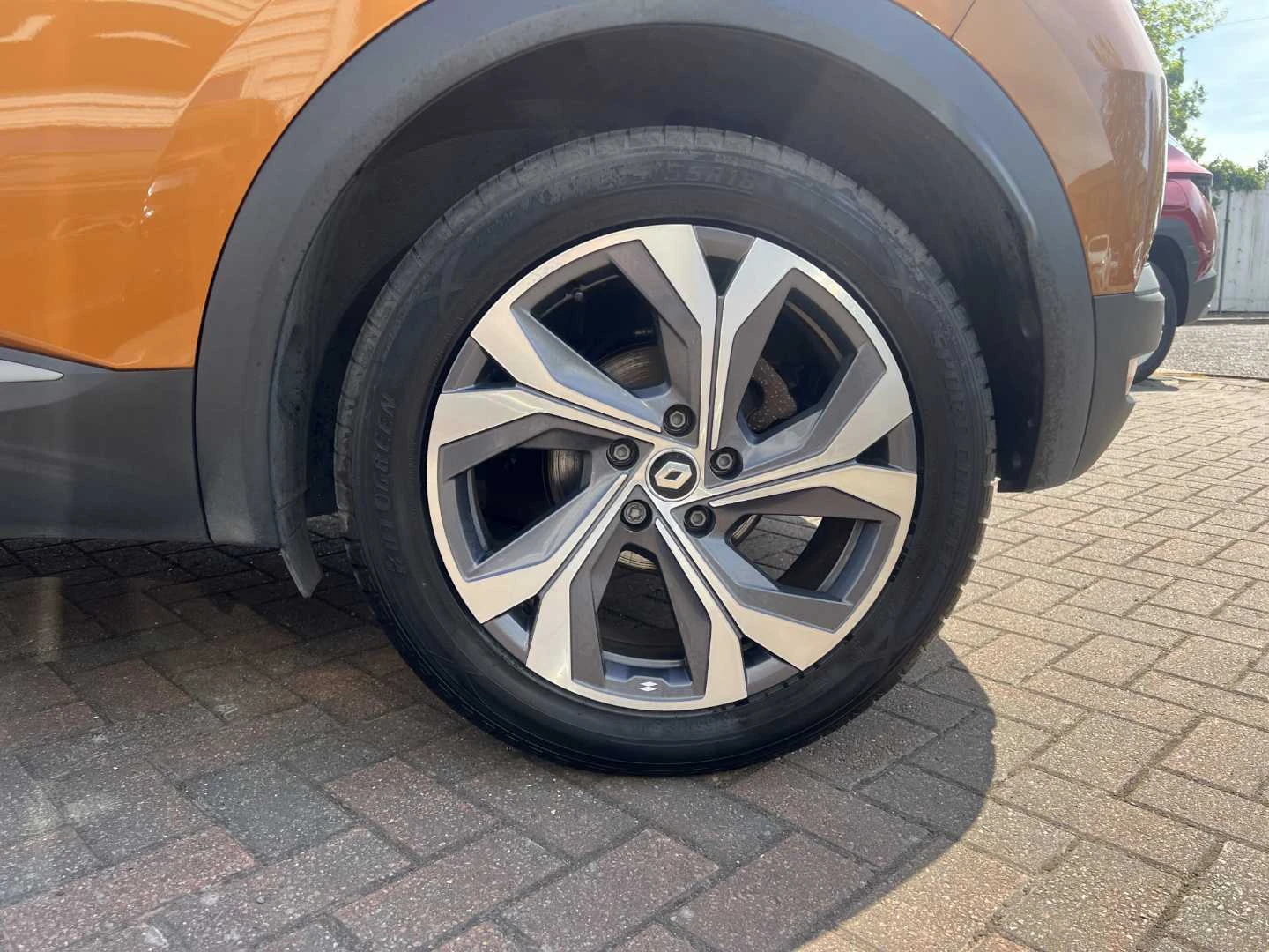 Vehicle image 7