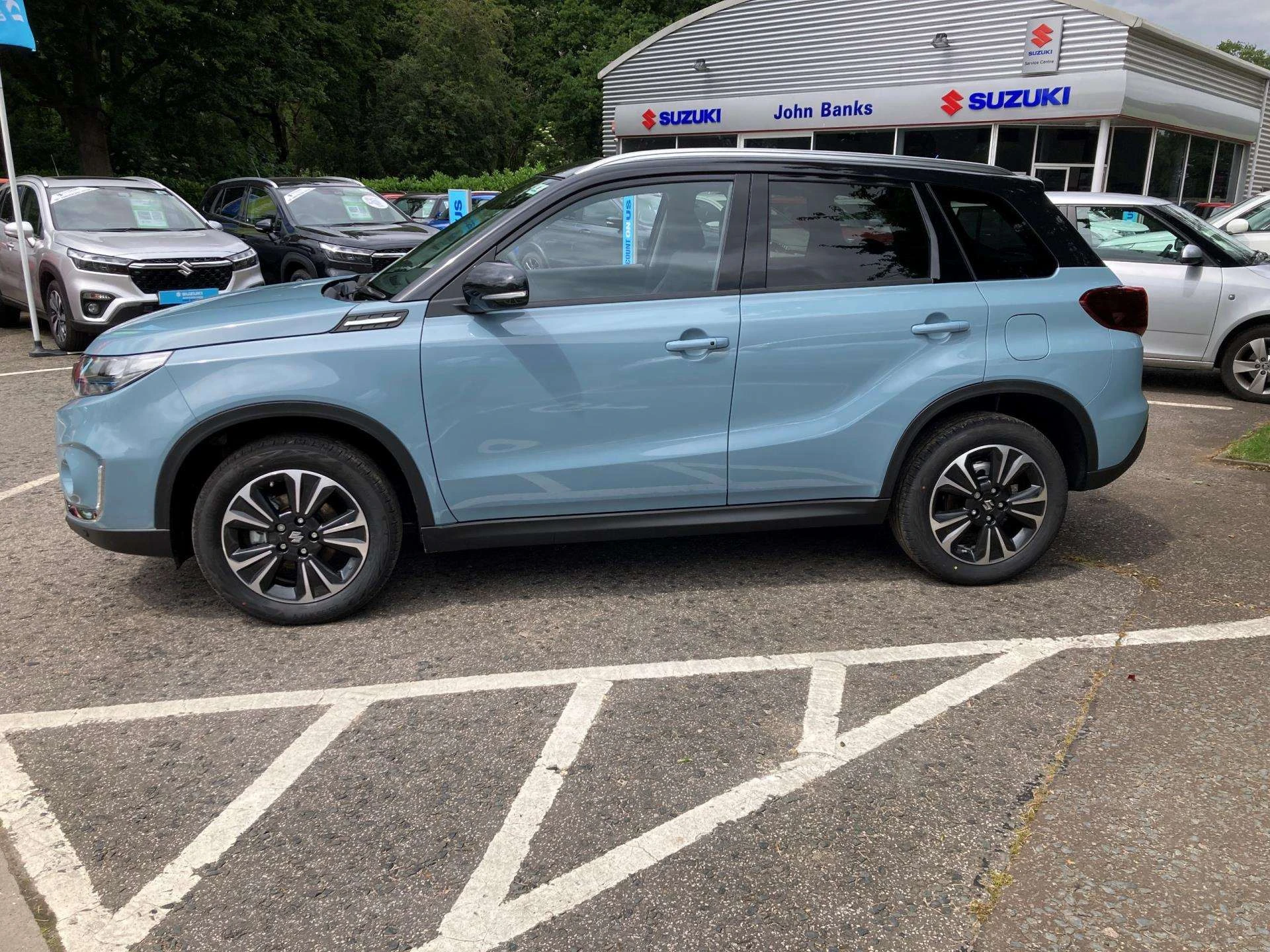 Vehicle image 6