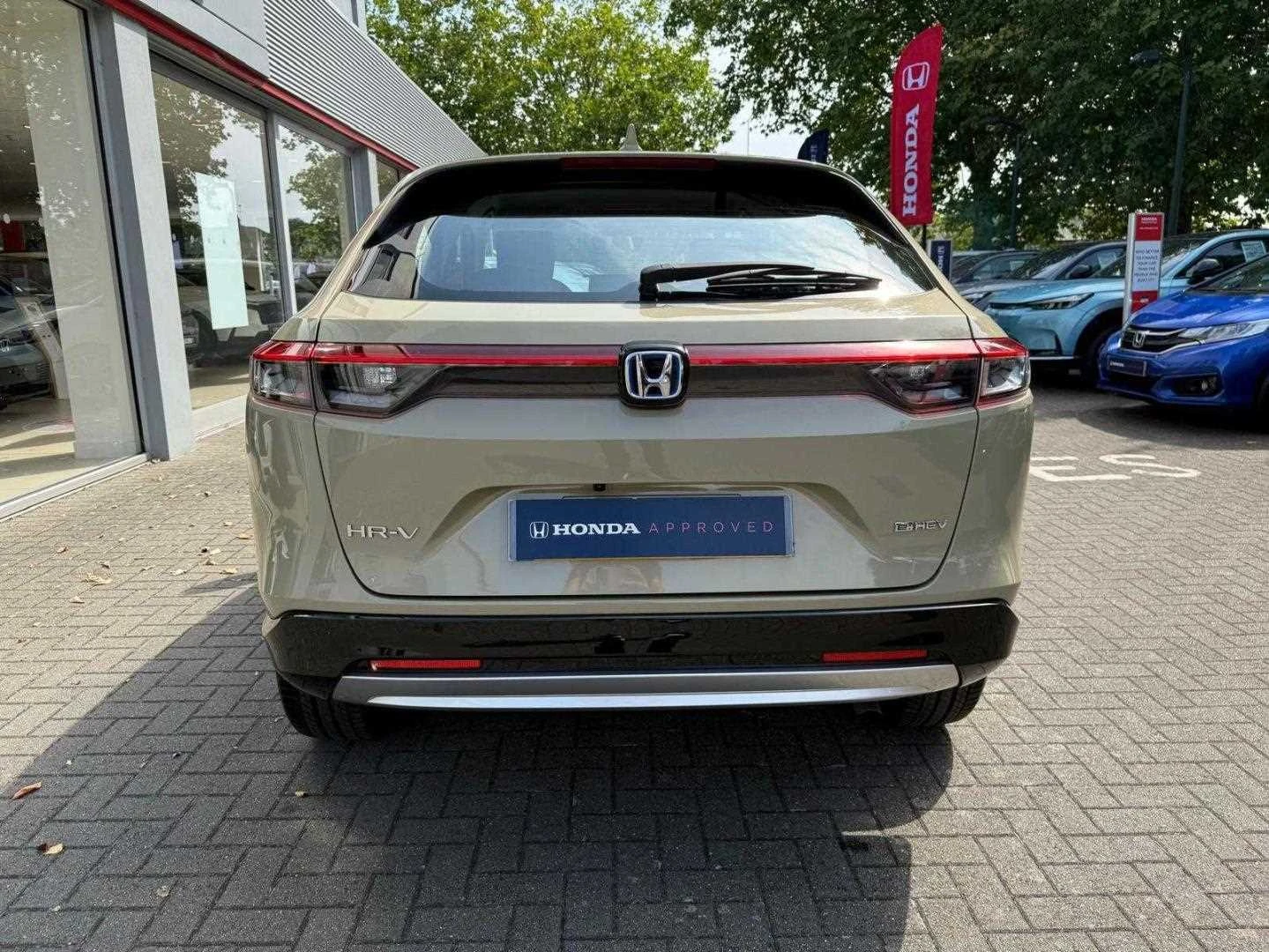 Vehicle image 7