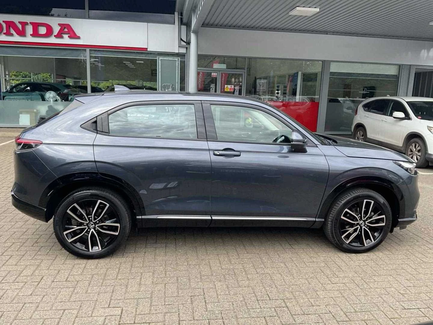 Vehicle image 5