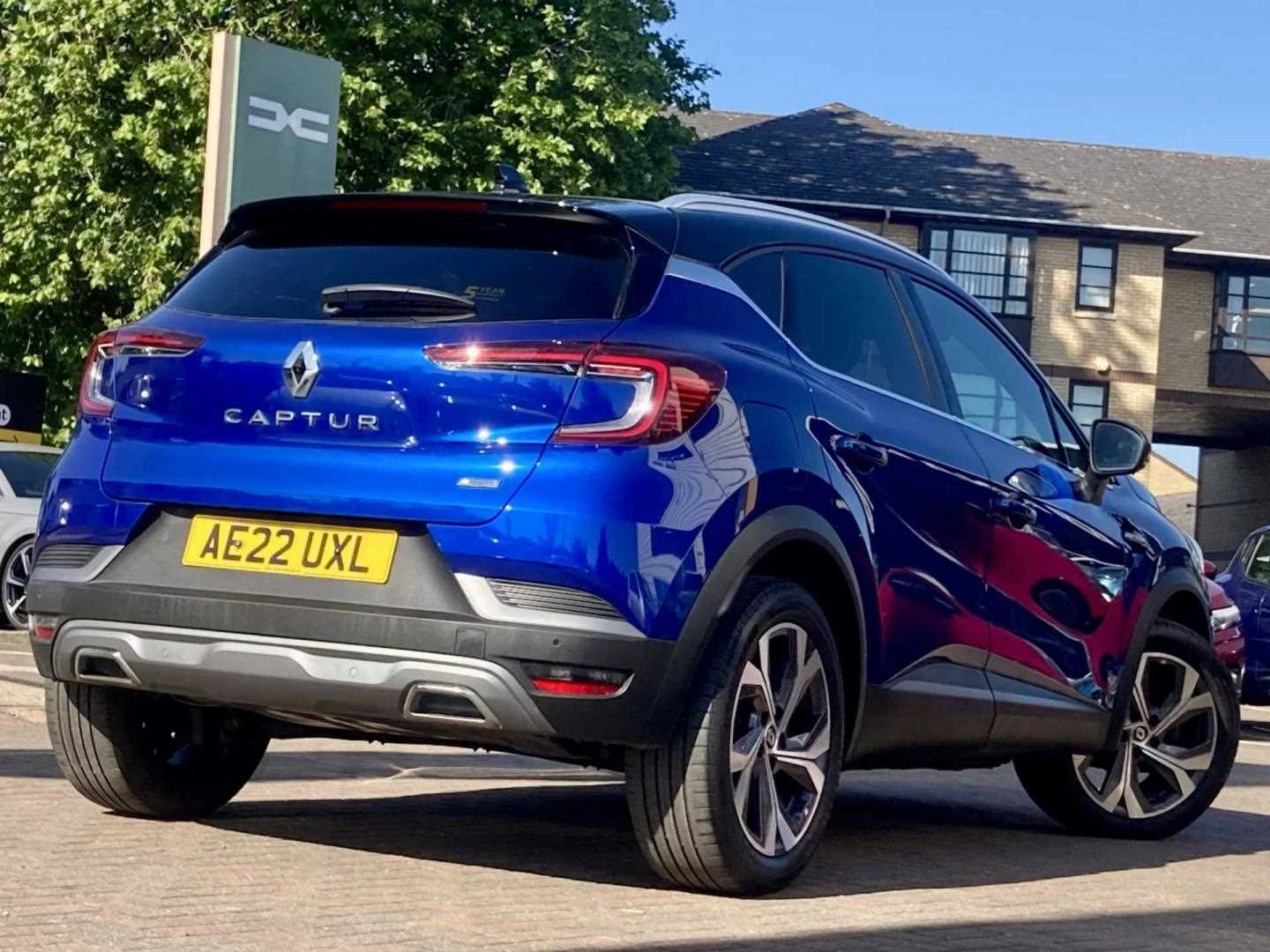Vehicle image 7