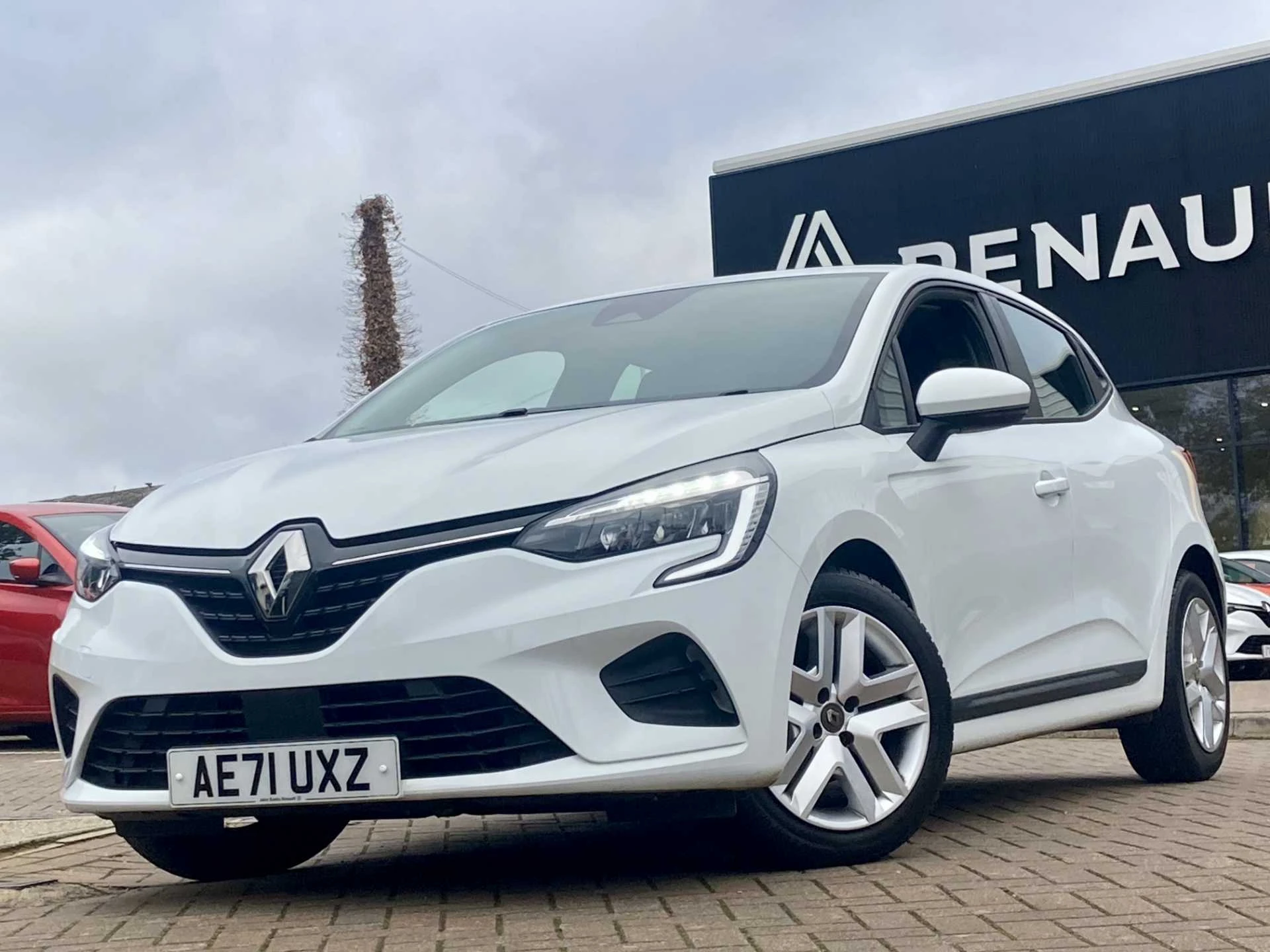 Vehicle image 5