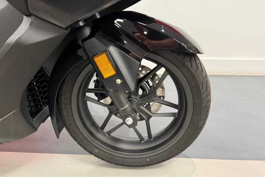 Vehicle Image - 3