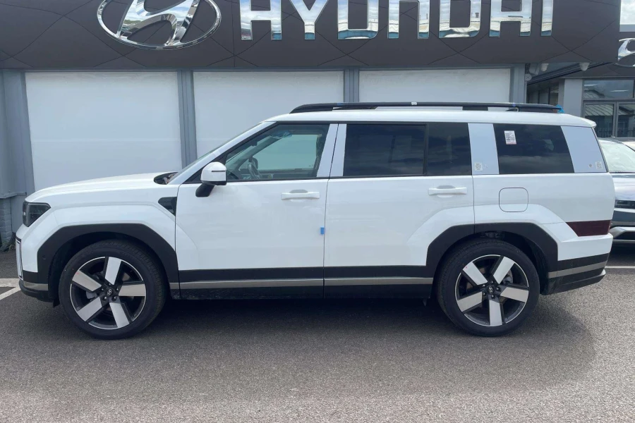 Vehicle Image - 2