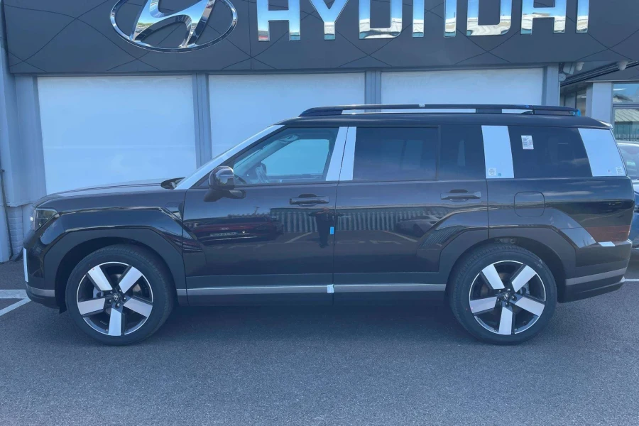 Vehicle Image - 2