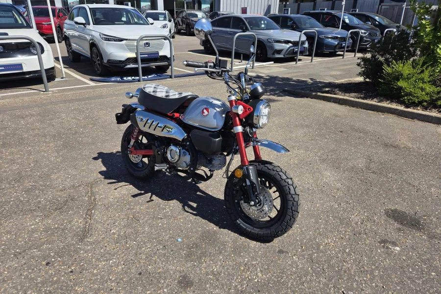Vehicle Image - 0