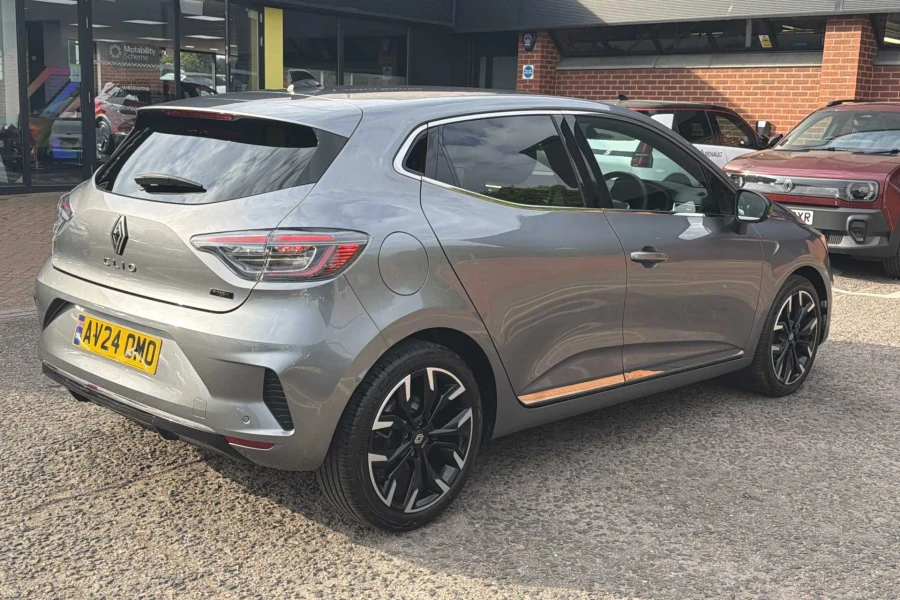 Vehicle Image - 3