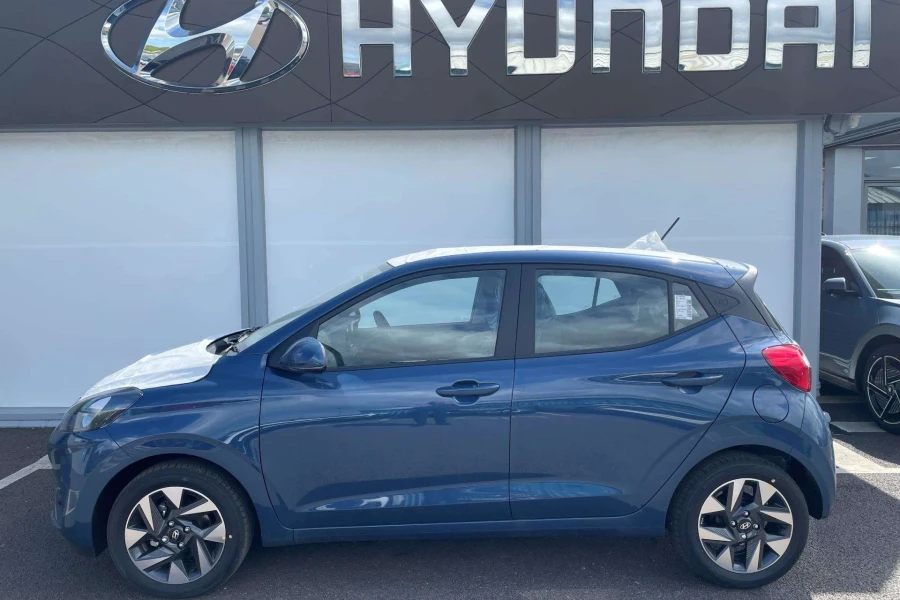 Vehicle Image - 2