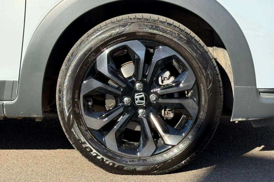 Vehicle Image - 3