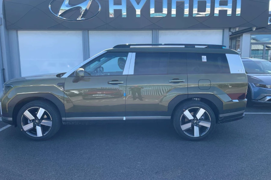 Vehicle Image - 2