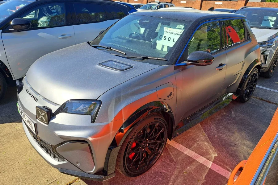 Vehicle Image - 0