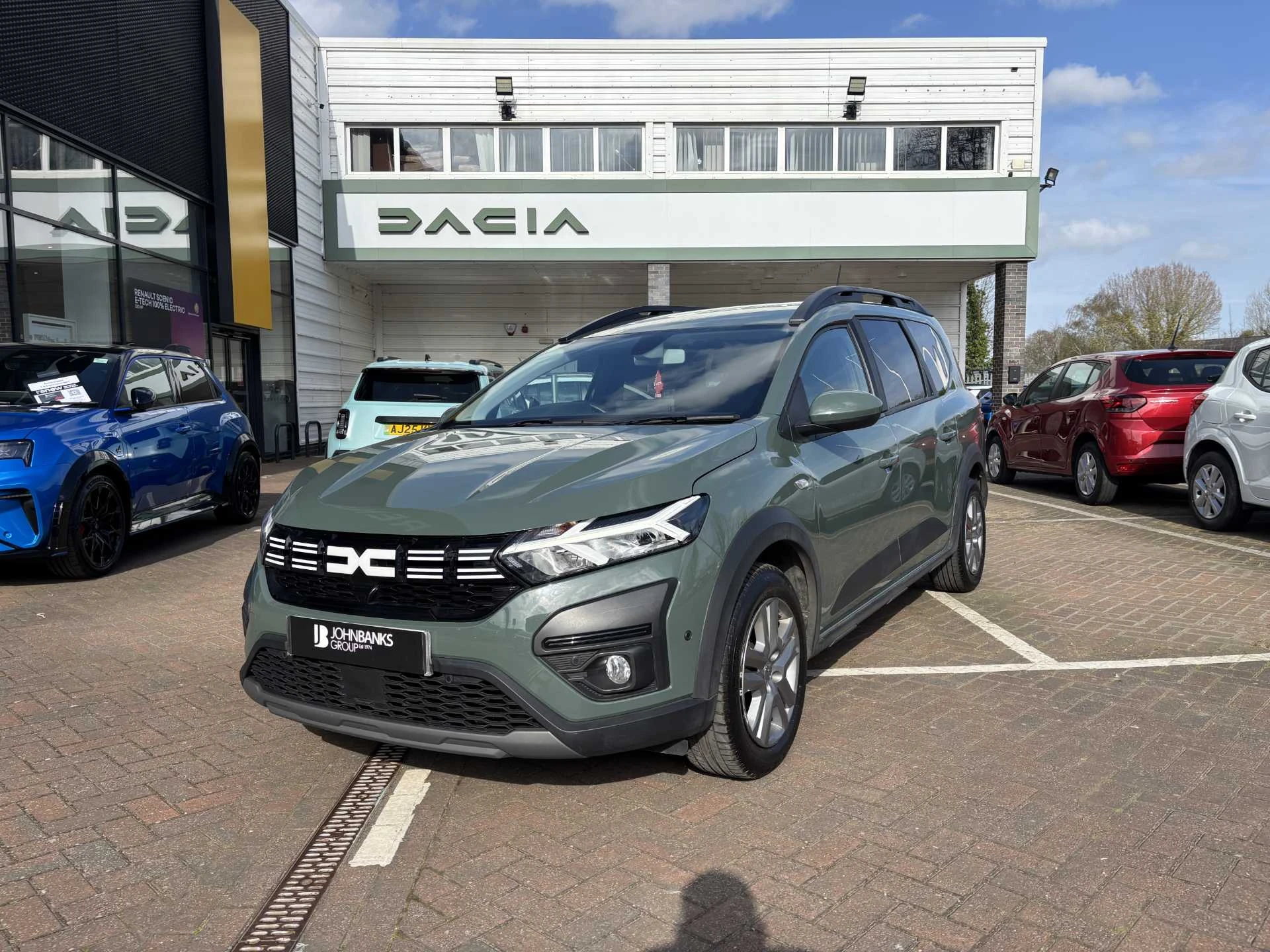Vehicle image 4