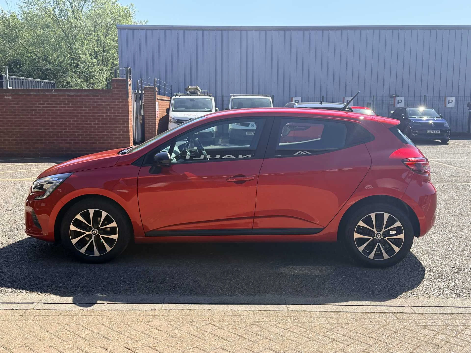 Vehicle image 7