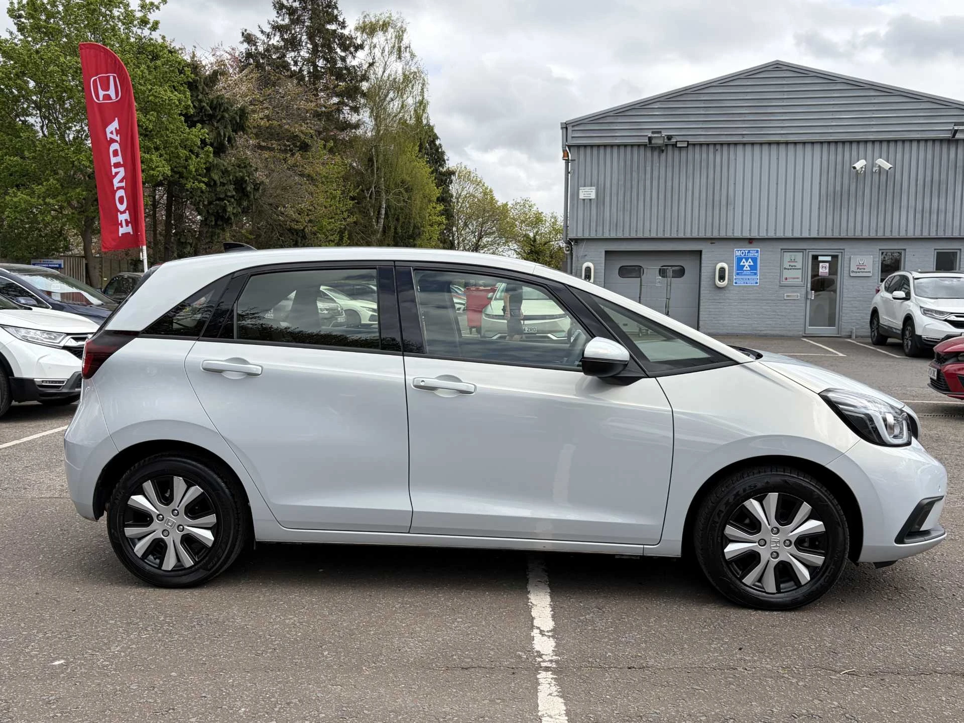 Vehicle image 5