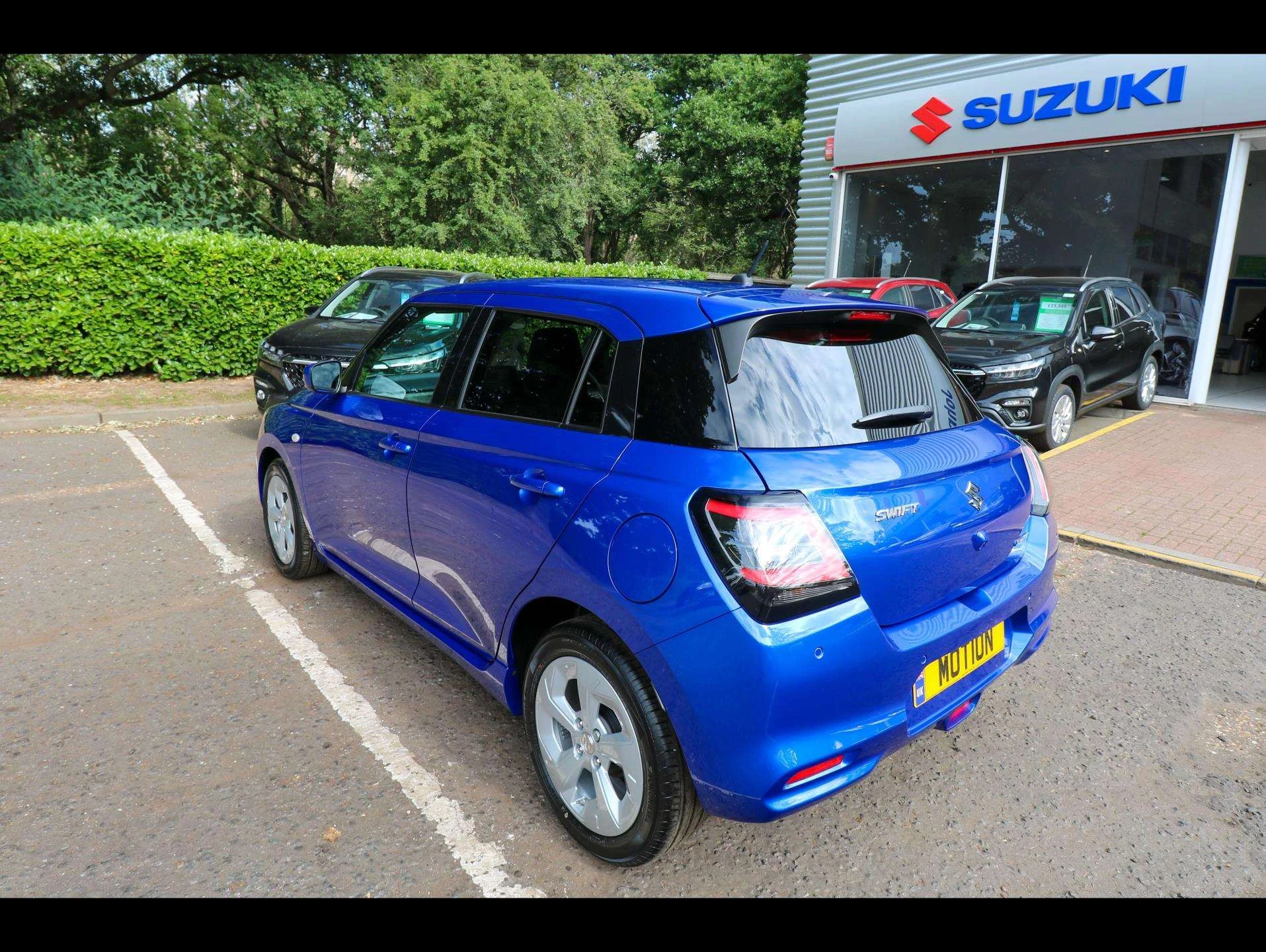 Vehicle image 5
